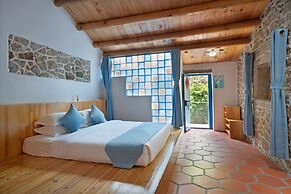 Pingtan Travel Notes Cat Head