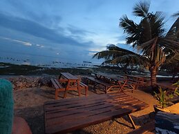 Maryan Moyo Bungalows and resto