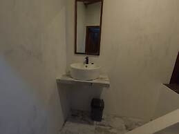 Maryan Moyo Bungalows and resto