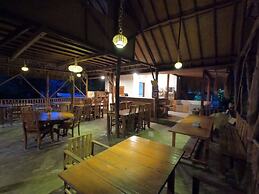 Maryan Moyo Bungalows and resto