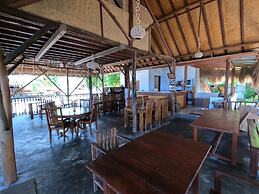 Maryan Moyo Bungalows and resto