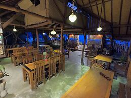 Maryan Moyo Bungalows and resto