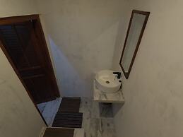 Maryan Moyo Bungalows and resto