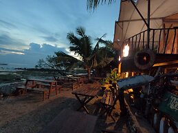 Maryan Moyo Bungalows and resto