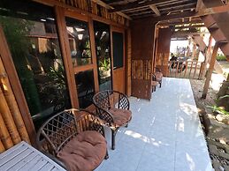 Maryan Moyo Bungalows and resto