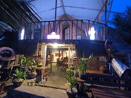 Maryan Moyo Bungalows and resto