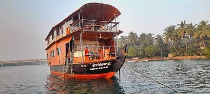 Aquaholic - A Floating Villa