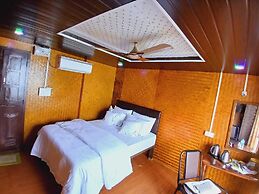 Aquaholic - A Floating Villa