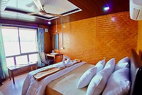 Aquaholic - A Floating Villa