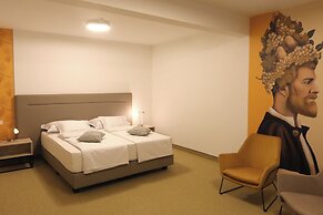 VINOTEL BRZICA ALJMAŠ