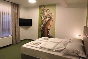 VINOTEL BRZICA ALJMAŠ