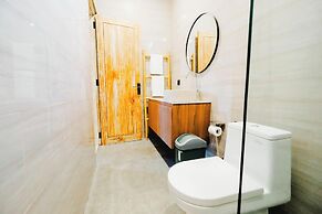 Queenara Local House