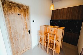 Queenara Local House