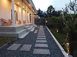 Queenara Local House