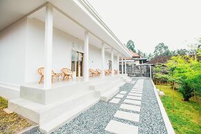 Queenara Local House