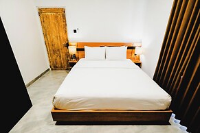 Queenara Local House