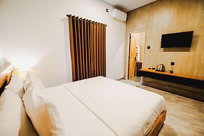 Queenara Local House