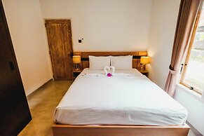 Queenara Local House