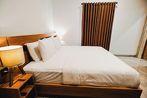 Queenara Local House