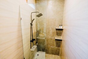 Queenara Local House