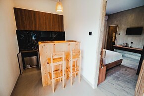 Queenara Local House