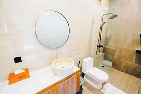 Queenara Local House