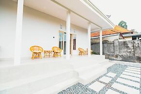 Queenara Local House