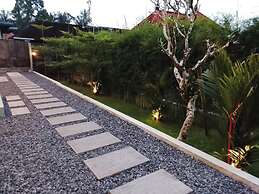 Queenara Local House