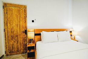 Queenara Local House