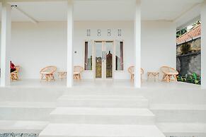 Queenara Local House