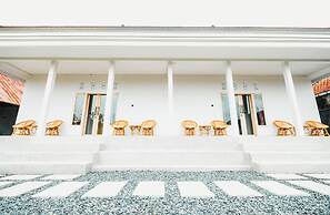 Queenara Local House