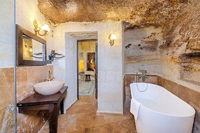 ARIEN CAVE SUITES