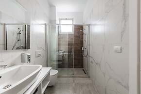 Stylish Studio With Spacious Balcony -trendafili