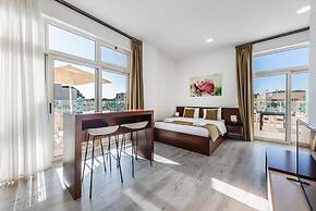 Stylish Studio With Spacious Balcony -trendafili