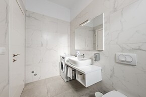 Stylish Studio With Spacious Balcony -trendafili