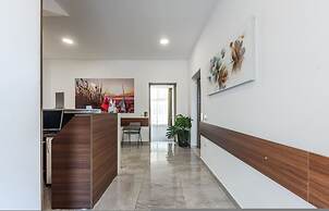 Stylish Studio With Spacious Balcony -trendafili