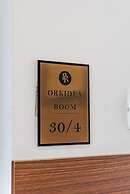 Modern Studio by the Beach - Orkidea