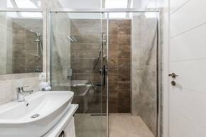 Modern Studio by the Beach - Orkidea