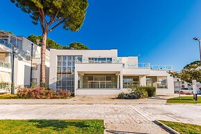 Modern Studio by the Beach - Orkidea