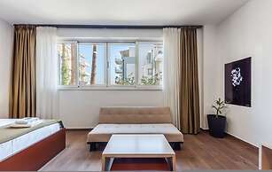 Modern Studio by the Beach - Orkidea