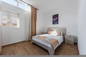 Garden View Apartment - Karafili