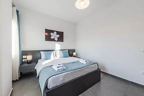 Expansive Apartment With Beach Access - Jasemin