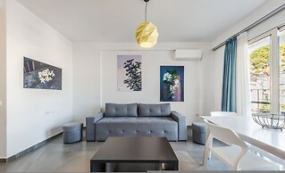 Expansive Apartment With Beach Access - Jasemin