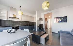 Expansive Apartment With Beach Access - Jasemin