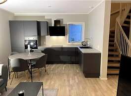 NEW Duplex Apartment Near the City With Free Private Parking