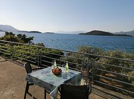 Spacious and Cozy Seafront Apartments