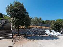 Spacious and Cozy Seafront Apartments