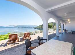 Spacious and Cozy Seafront Apartments