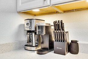 Steps to Shore: Walkable Clearwater Beach Condo