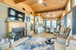 Canal-front Gem in Galveston: Fish, Crab & Unwind